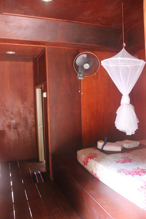 Ayumni House Hotel Pulau Perhentian Besar Room photo