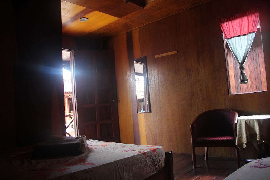 Ayumni House Hotel Pulau Perhentian Besar Room photo