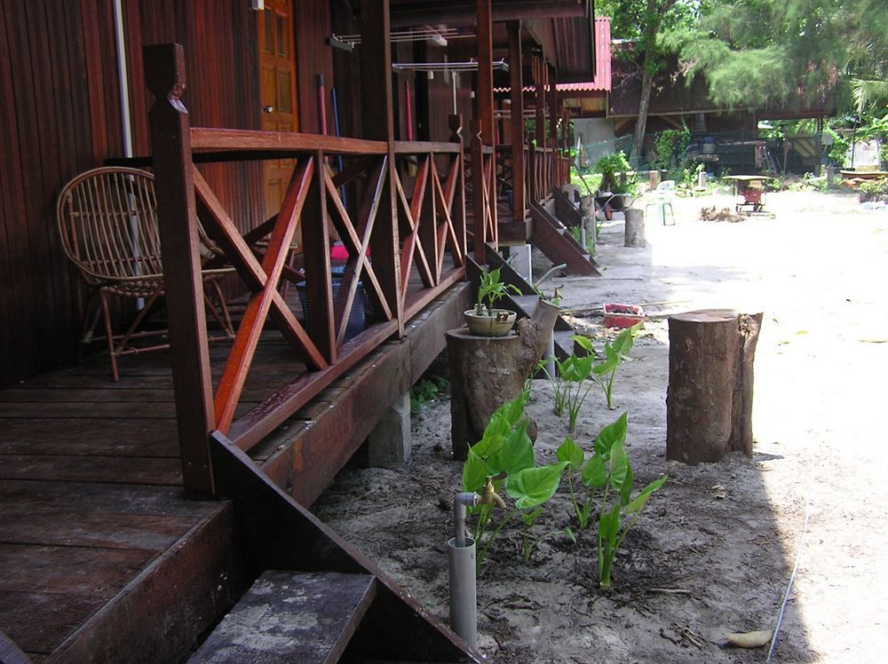 Ayumni House Hotel Pulau Perhentian Besar Exterior photo